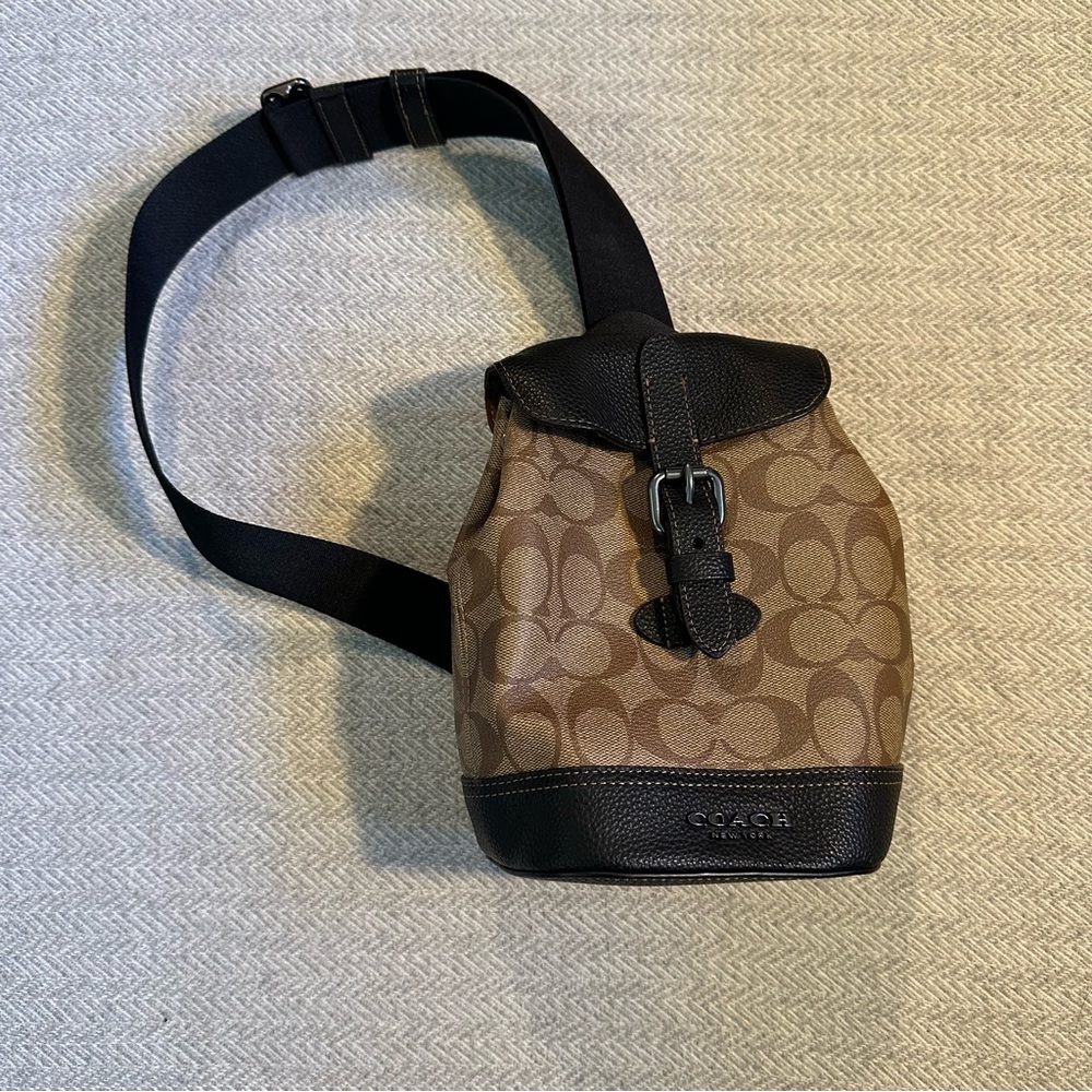 Coach Hudson small pack Sling/Crossbody Bag. Original Signature Leather Canvas